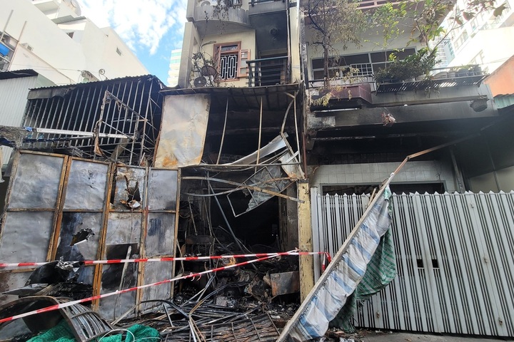 Three die in Nha Trang house fire - 1