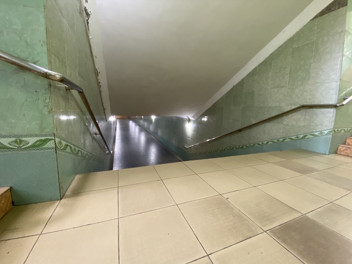 Hanoi subways largely abandoned - 5 Hanoi subways largely abandoned - 5