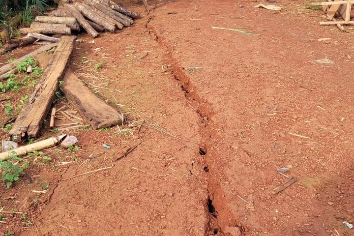 Dak Nong irrigation reservoir sees large cracks - 1 Dak Nong irrigation reservoir sees large cracks - 1