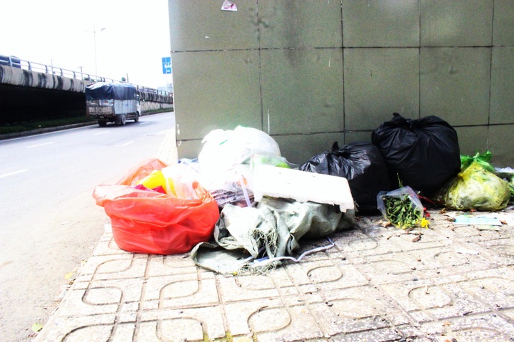 HCM City’s pedestrian tunnels deteriorate - 3