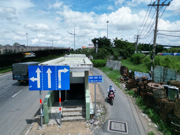 HCM City’s pedestrian tunnels deteriorate - 1