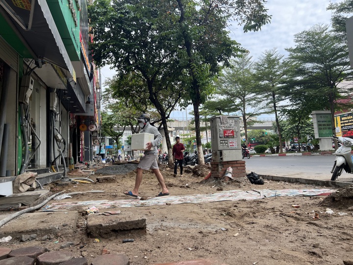 Hanoi deals with pavement deterioration - 1