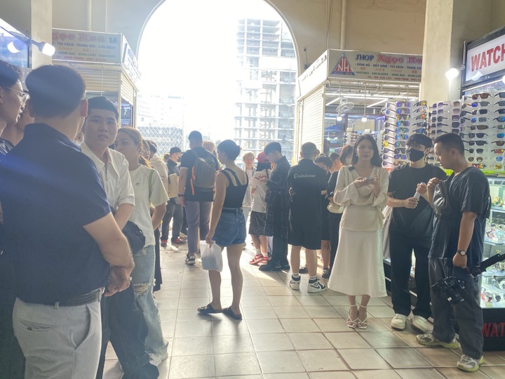 Iconic HCM City market gets marketing boost - 1