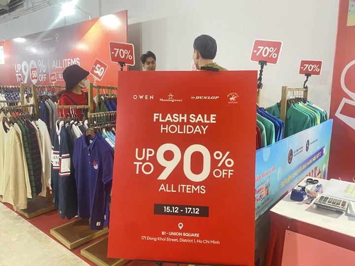 HCM City Flash Sale gathers over 400 well-known brands - 1 HCM City Flash Sale gathers over 400 well-known brands - 1