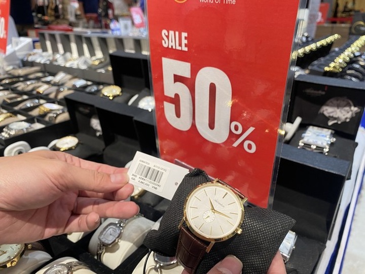 HCM City Flash Sale gathers over 400 well-known brands - 2 HCM City Flash Sale gathers over 400 well-known brands - 2