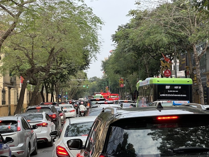 Hanoi coffee shops, eateries cash in on Tet - 6 Hanoi coffee shops, eateries cash in on Tet - 6