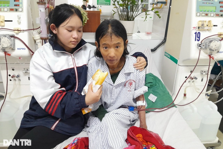 Young girl calls for help for ailing mother - 1 Young girl calls for help for ailing mother - 1