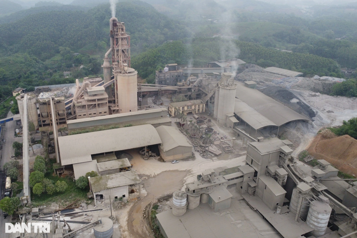 Seven workers killed in Yen Bai cement plant accident - 1