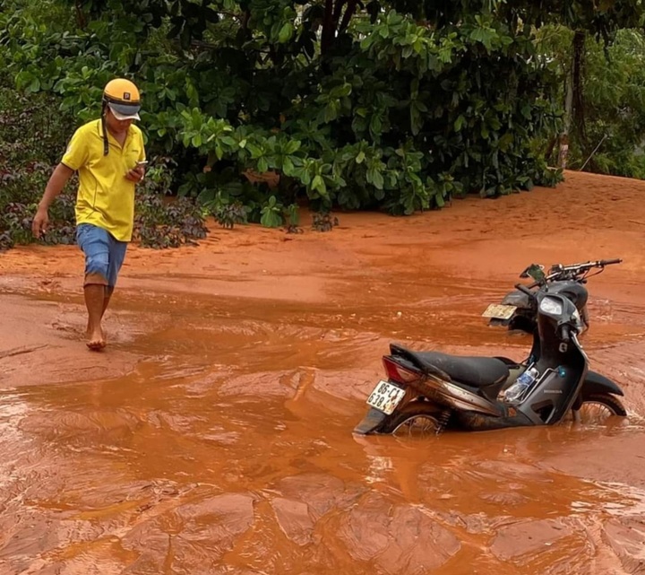 Sand, red mud ravage Mui Ne - 4
