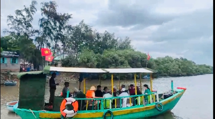 Crackdown on unlicensed tours of Phan Thiet River - 1 Crackdown on unlicensed tours of Phan Thiet River - 1