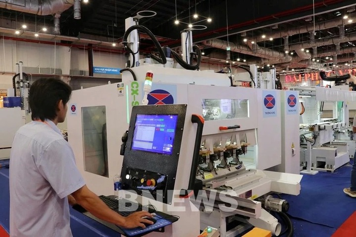 Nearly 110,800 new firms established in eight months - 1 Nearly 110,800 new firms established in eight months - 1