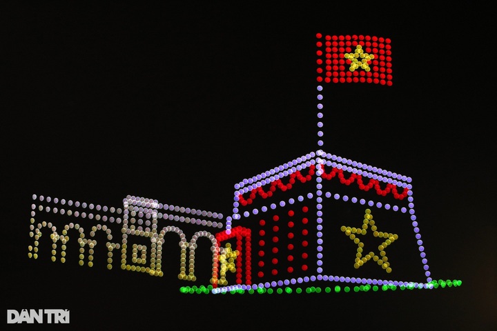 National Day fireworks displays brighten HCM City - 7 National Day fireworks displays brighten HCM City - 7