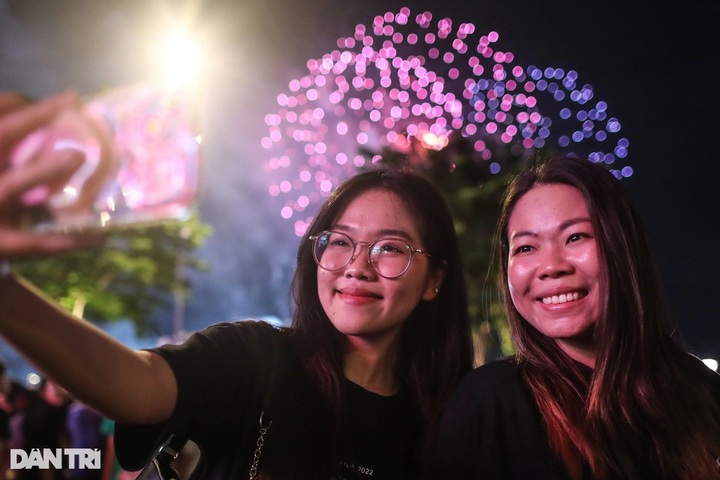 National Day fireworks displays brighten HCM City - 8 National Day fireworks displays brighten HCM City - 8