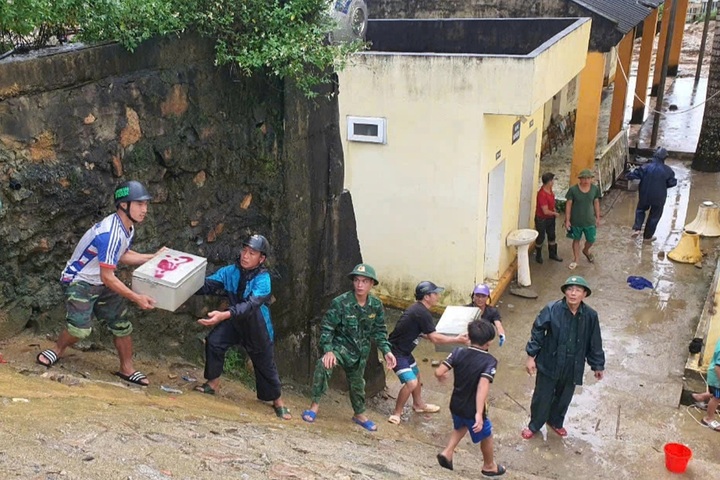 Thanh Hoa schools evacuate hundreds of students following landslides - 2