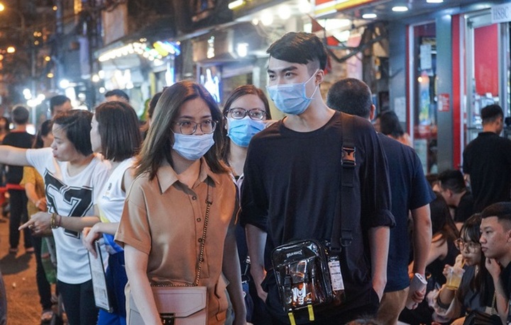 Hanoi Old Quarter crowded again after Covid-19 - 5