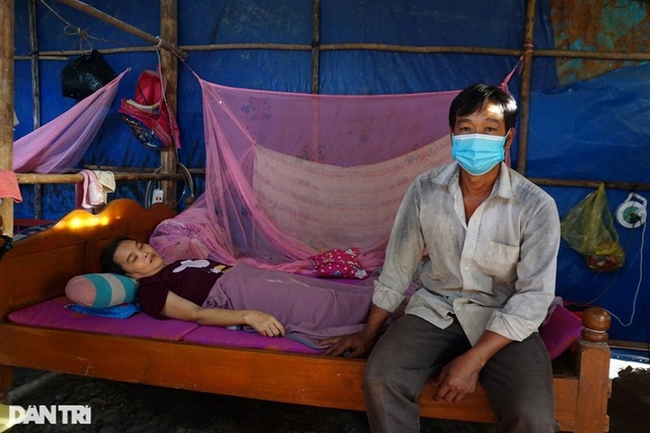 Poor man seeking help for ailing wife and children - 2 Poor man seeking help for ailing wife and children - 2