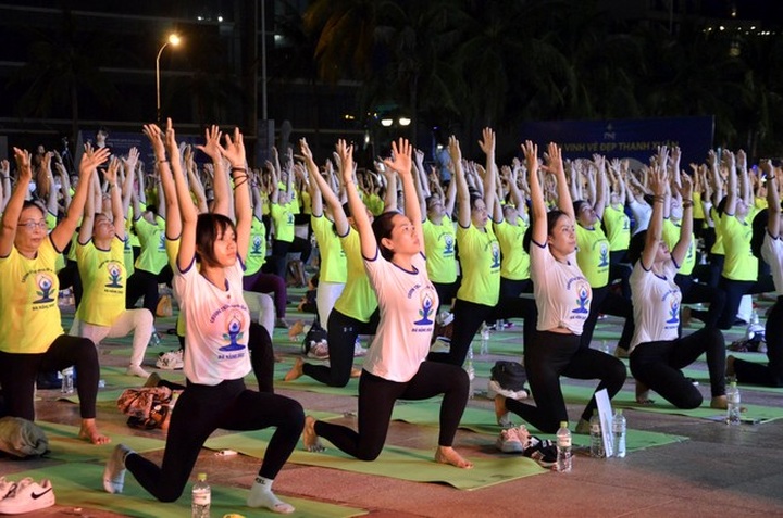 Over 1,500 people participate in Danang International Yoga Festival 2023 - 1