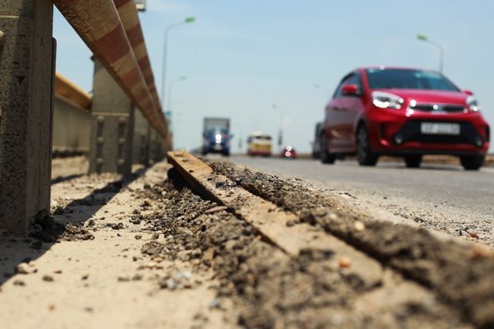 Deterioration of Hanoi’s Thang Long Bridge continues - 4