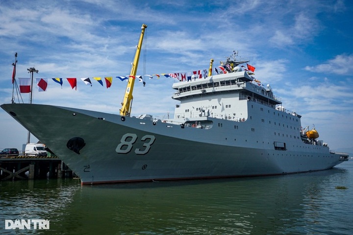 Chinese navy ship visits Danang - 2