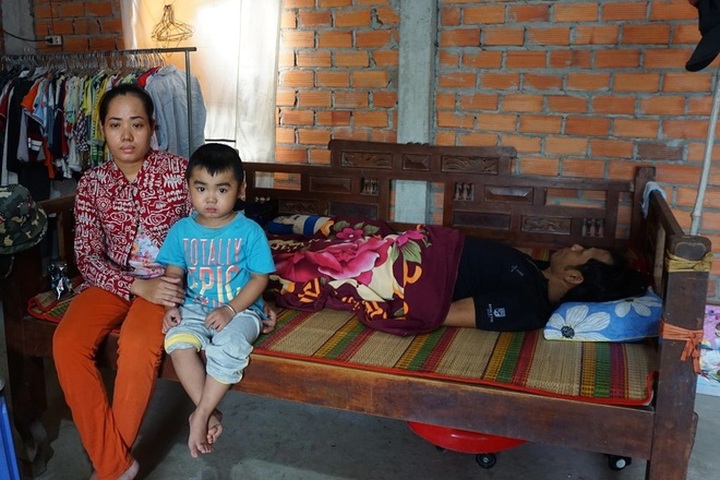 Ill family desperately calls for help - 1 Ill family desperately calls for help - 1