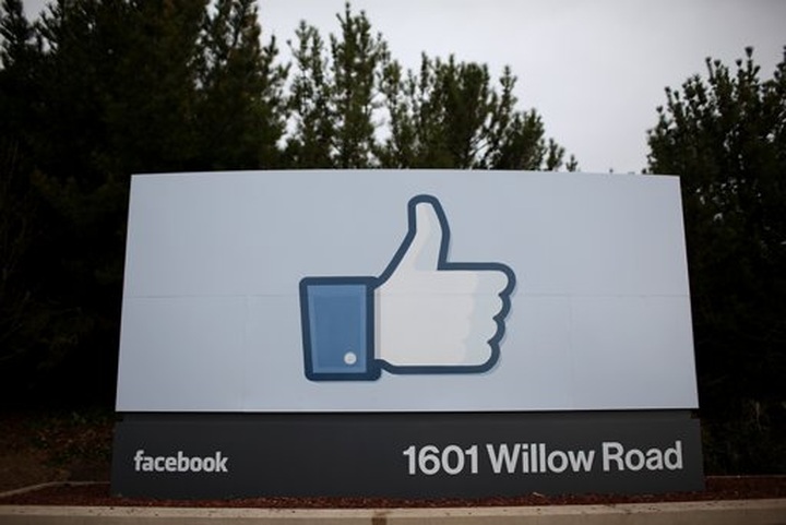 Facebook secures $8 bn ahead of public offer - 1