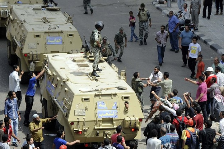 Campaigning on hold after 20 dead in Cairo clash - 1 Campaigning on hold after 20 dead in Cairo clash - 1