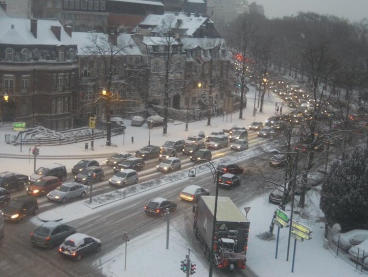 More than 220 dead as big freeze grips Europe - 1