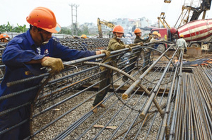 Vietnam backs foreign contractors - 1