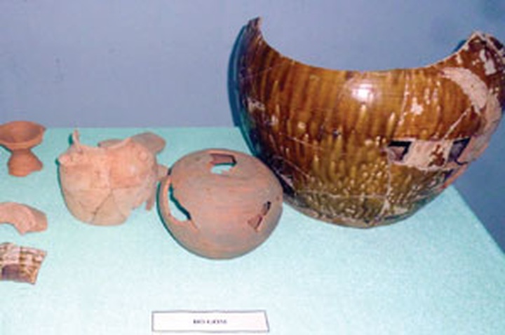 Dig turns up trove of artefacts - 1