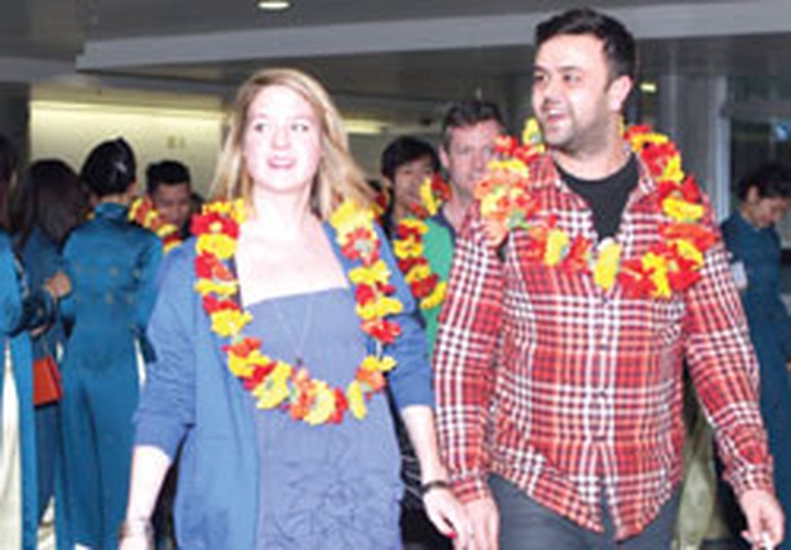 International tourists fly in to Vietnam amid celebrations - 1