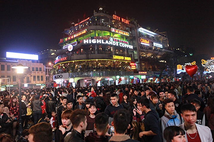 Firework displays welcome the Year of the Goat - 2