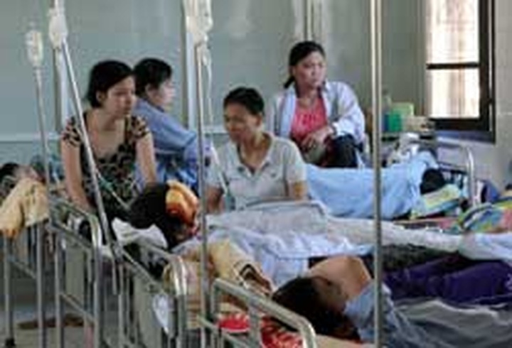 Hanoi tackles problem of overcrowded hospitals - 1 Hanoi tackles problem of overcrowded hospitals - 1