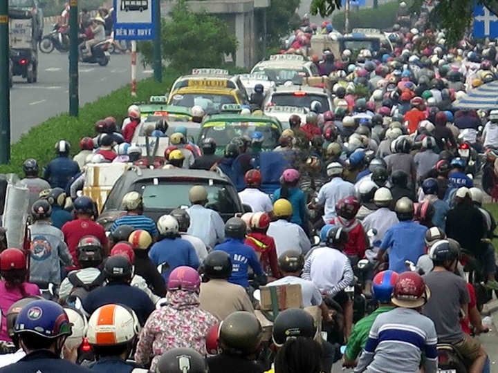 Projects to cut Tan Son Nhat traffic - 1