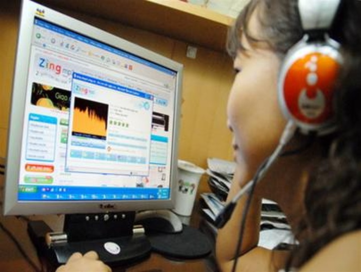 Music download charges pose problem for providers - 1 Music download charges pose problem for providers - 1