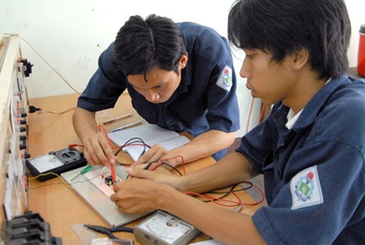 Students boycott vocational schools - 1 Students boycott vocational schools - 1