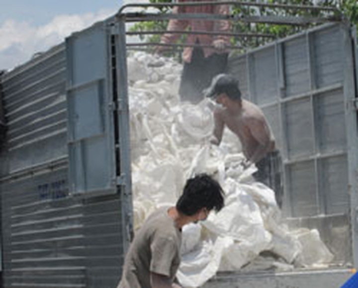 Bag cleaners suffer exposure to toxic dust - 1