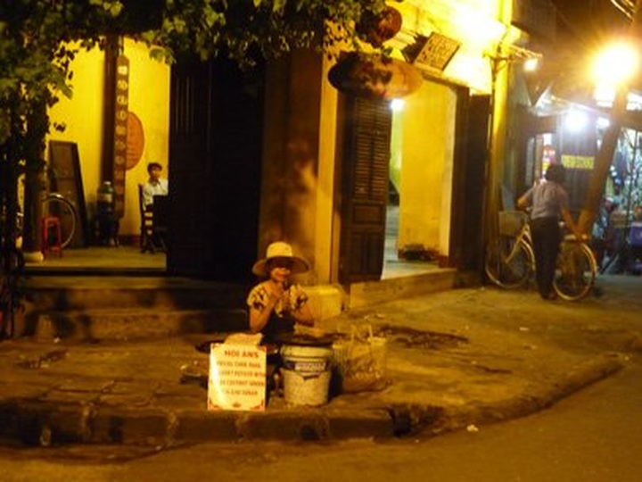 Hoi An at full-moon is mystical experience - 3