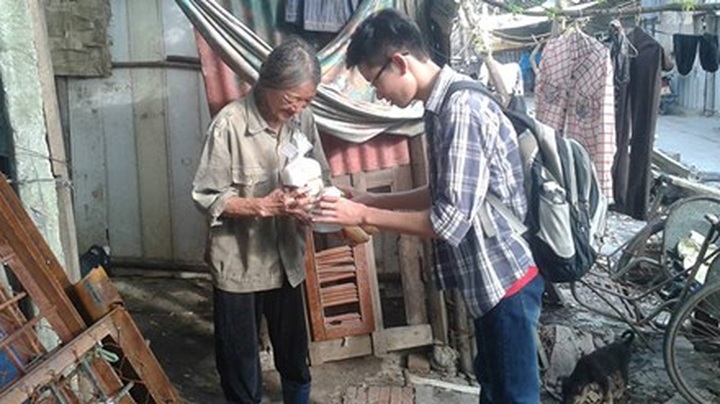 Hanoi students establish food bank - 1 Hanoi students establish food bank - 1