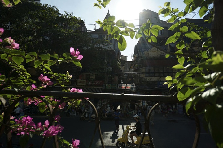 Hanoi in autumn sunshine - 1