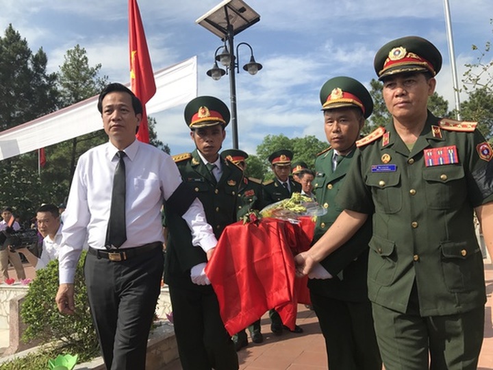 Soldiers' remains returned to Vietnam 40 years later - 2