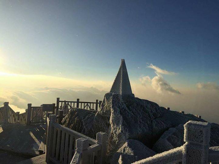 Mount Fansipan covered in frost and snow - 1