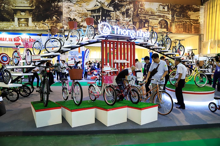 Old bikes displayed in Hanoi - 1