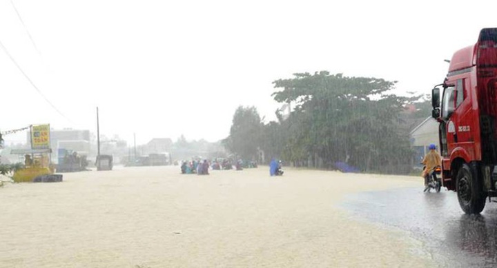 Hundreds evacuated in Binh Dinh floods - 1 Hundreds evacuated in Binh Dinh floods - 1