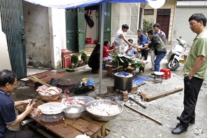 Making Chung Cake warms up neighbourhood - 2