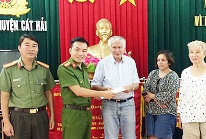 German tourist found lost on Cat Ba Island - 1