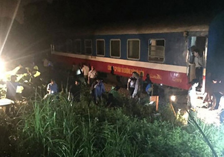 Hanoi-HCM City train suddenly derails - 1