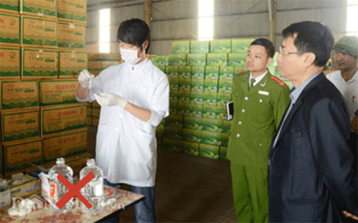 Director of Hanoi alcohol producer arrested after deaths - 2