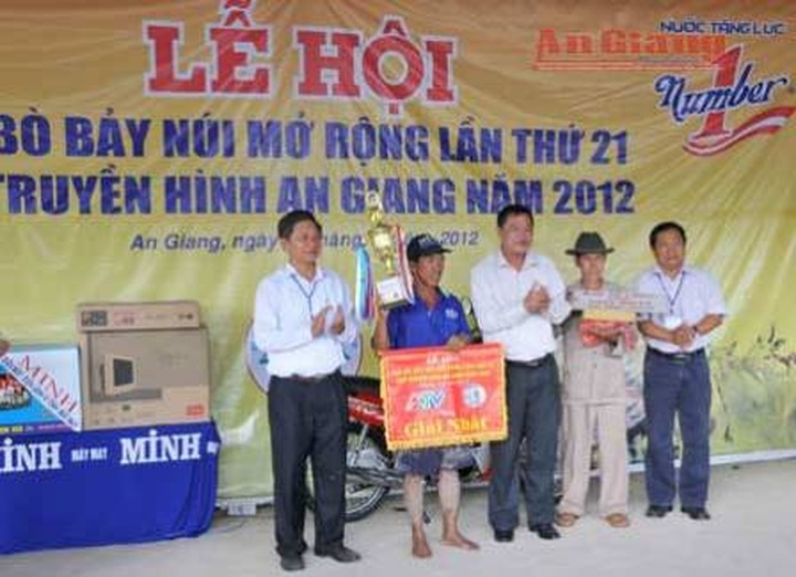 Khmer ox racing in the Mekong Delta - 7 Khmer ox racing in the Mekong Delta - 7