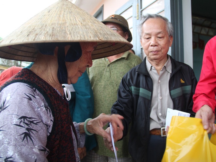 Gifts donated to flood victims - 1