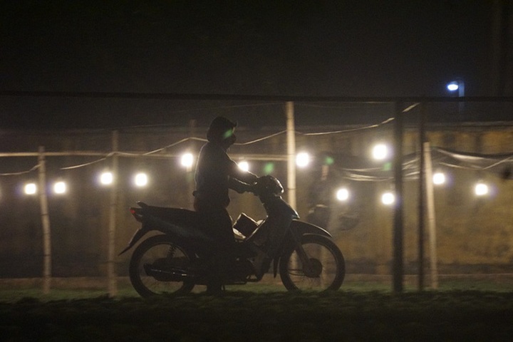 Hanoi flower village sparkles at night - 9